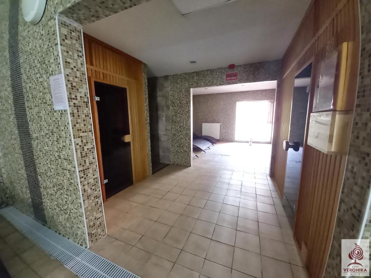 Veronika Hotel Tiszaújváros エクステリア 写真